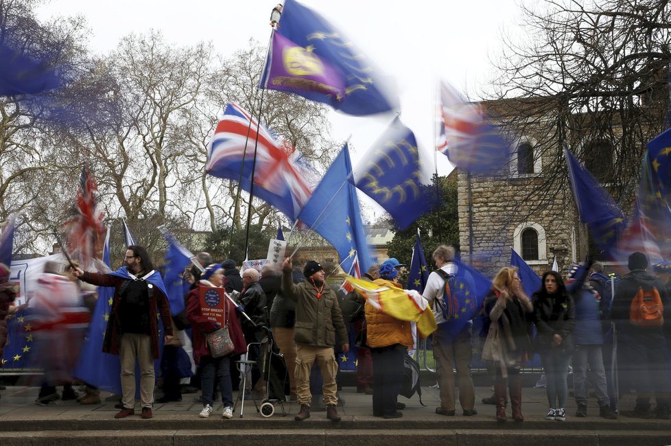 Británie se připravuje na rozhodnutí o Brexitu