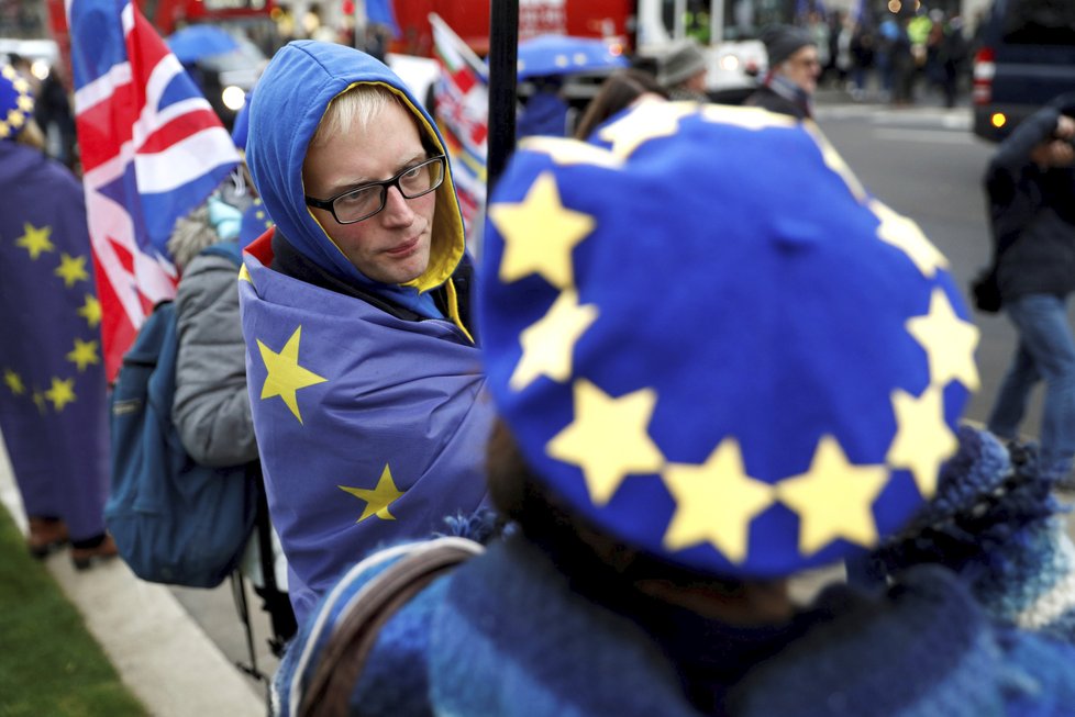 Před hlasováním o dohodě o brexitu bylo v Británii rušno