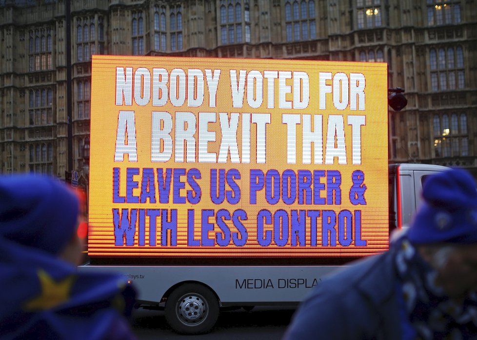 Před hlasováním o dohodě o brexitu bylo v Británii rušno
