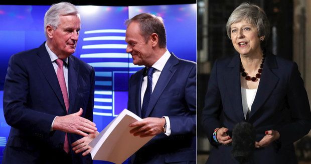 V Británii už kvůli brexitu padají hlavy. Tusk svolal mimořádný summit EU