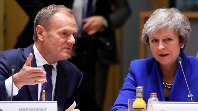 Předseda Evropské rady Donald Tusk a britská premiérka Theresa Mayová.