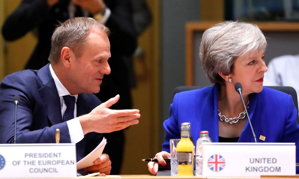 Lídři EU podpořili dohodu o brexitu: Donald Tusk a Theresa Mayová (25.11.2018)