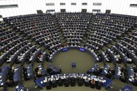 EU ochrání práva autorů: „Paraziti, rabování a krádeže gigantů,“ bouřili europoslanci
