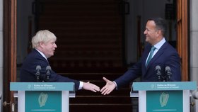 Britský premiér Boris Johnson a irský premiér Leo Varadkar