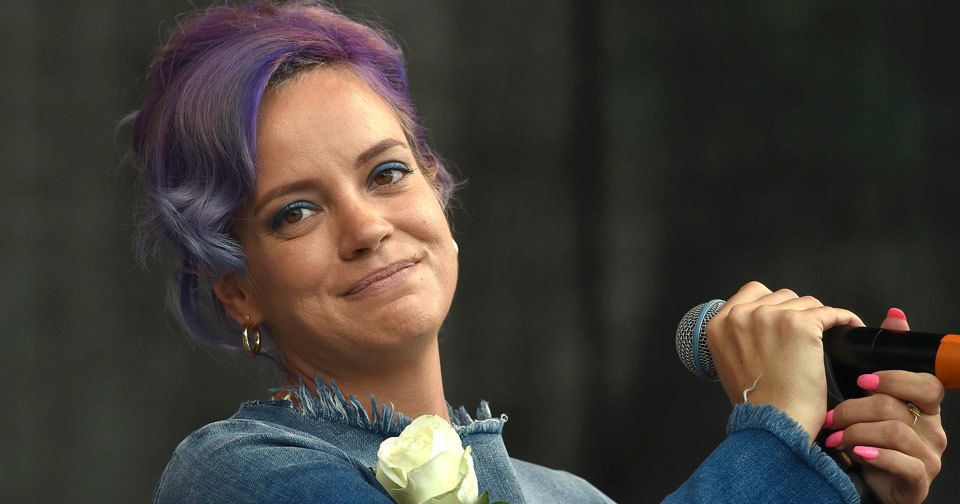 Britská zpěvačka Lily Allen šokovala:  Na párty mocných urážela odpůrce brexitu