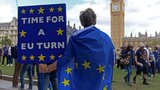 „Politici nám lhali.“ 3000 lidí demonstrovalo za návrat Británie do EU: Brexit jako katastrofa
