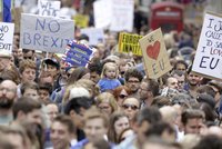 „Zastavme brexit!“ V Londýně protestovaly tisíce lidí proti odchodu z EU