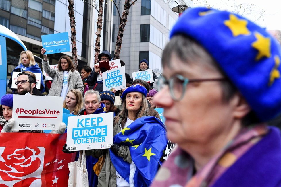 Lídři EU podpořili dohodu o brexitu. (25. 11. 2018)