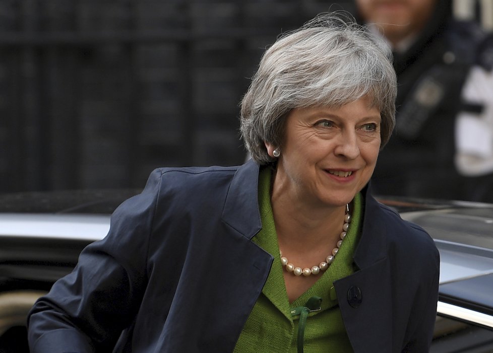 Premiérka Theresa Mayová po návratu z hlasování o dodatcích k dohodě o brexitu