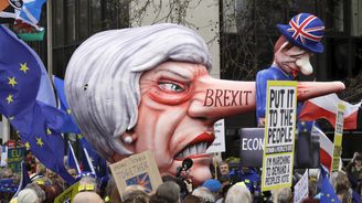 „Bude těžší sehnat práci.“ Odpůrci brexitu protestují v Londýně za nové referendum 