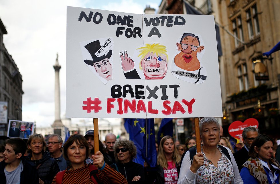 Po vítězství konzervativců u voleb se Britové musí s brexitem smířit, nepomůžou jim ani protesty, (13.12.2019).