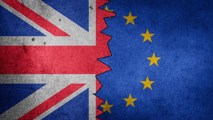 Britský systém, který nutí občany Evropské unie opakovaně žádat o status usedlíka, je nezákonný, rozhodl londýnský soud.