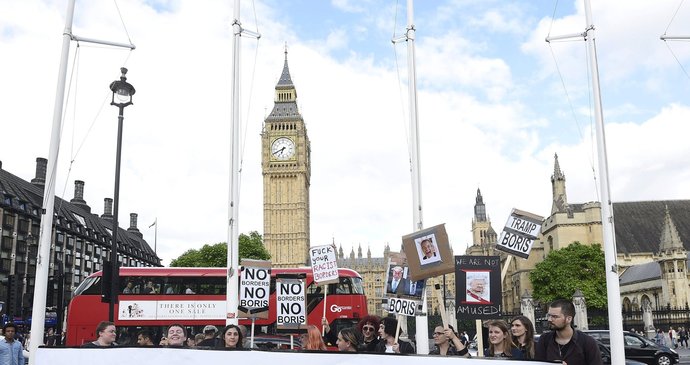 Proti výsledku referenda o vystoupení Británie z EU proběhl v Londýně i protest.