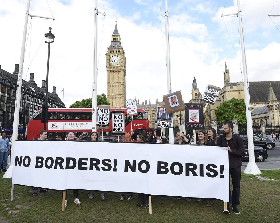 Proti výsledku referenda o vystoupení Británie z EU proběhl v Londýně i protest.