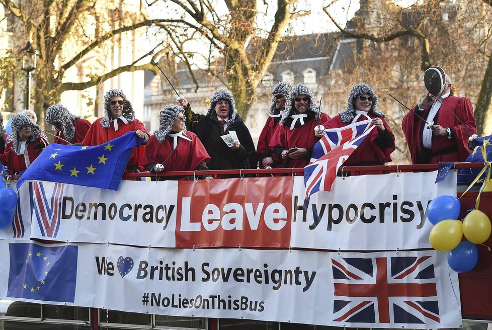 Demonstrace příznivců i odpůrců brexitu