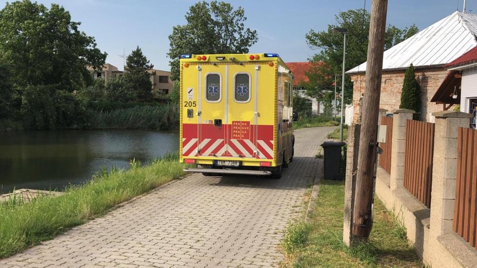 Čtyřletá holčička se topila na koupališti v Březiněvsi, pod vodou byla čtyři minuty.