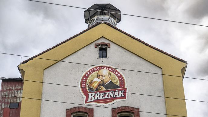 Pivovar ve Velkém Březně na Ústecku přestane vařit pivo, výrobu značky Březňák přesune Heineken do svých jiných provozů. Pivovar ve Velkém Březně na Ústecku přestane vařit pivo, výrobu značky Březňák přesune Heineken do svých jiných provozů.