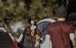 Megan Fox a Brian Austin Green si předávají děti na parkovišti
