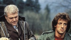 Brian Dennehy a Sylvester Stallone ve filmu Rambo