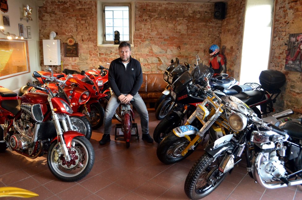 Pavel Brída ví o motorkách všechno. Prodal jich desítky tisíc, ale brzy bude prodávat jen youngtimery a elektromotorky.
