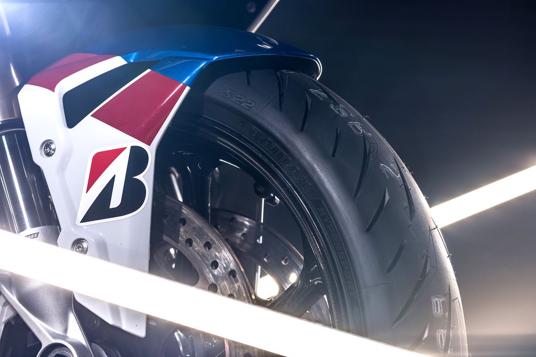 Bridgestone Batllax Hypersport S22