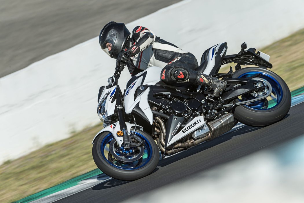 Bridgestone Batllax Hypersport S22