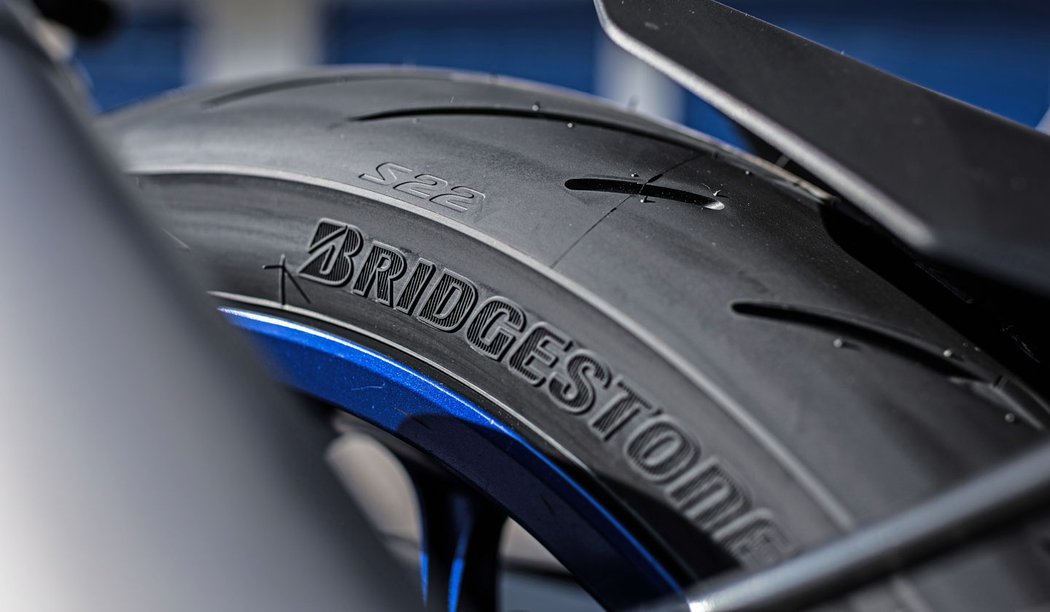 Bridgestone Batllax Hypersport S22