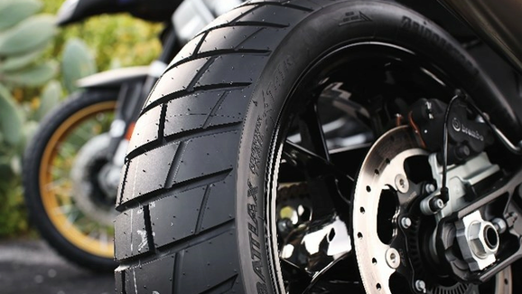 Bridgestone představuje nové pneumatiky pro motokros i cestovatele