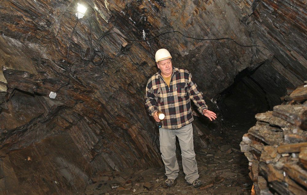 Petr Zahnaš ze Zálužné u Vítkova, který bábá v břidlicových dolech na Vítkovsku a snaží zpřístupnit jeden důl veřejnosti.