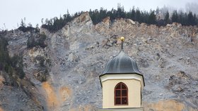 Švýcarskou vesnici Brienz museli vyklidit kvůli hrozbě pádu skály