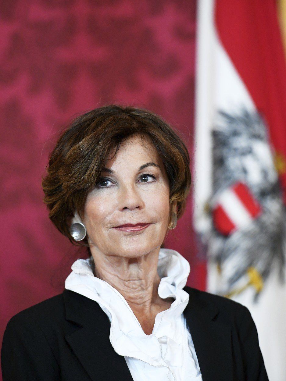 Nová rakouská kancléřka a dosavadní šéfka ústavního soudu Brigitte Bierleinová