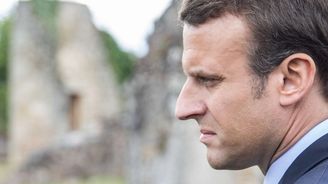 Femme fatale Francie: Proč Macron zahořel láskou ke starší učitelce?