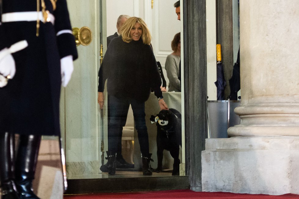 První dáma Francie Brigitte Macronová se psem Nerem.