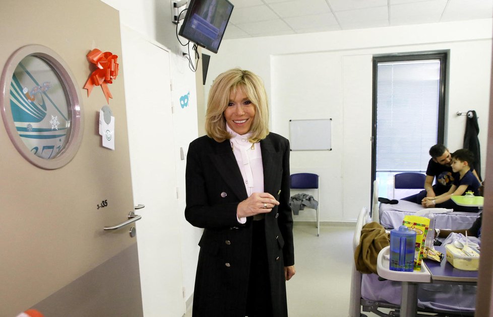 Program první dámy Francie Brigitte Macronové je zaměření zvláště na pomoc dětským nemocnicím a jejich malým pacientům.