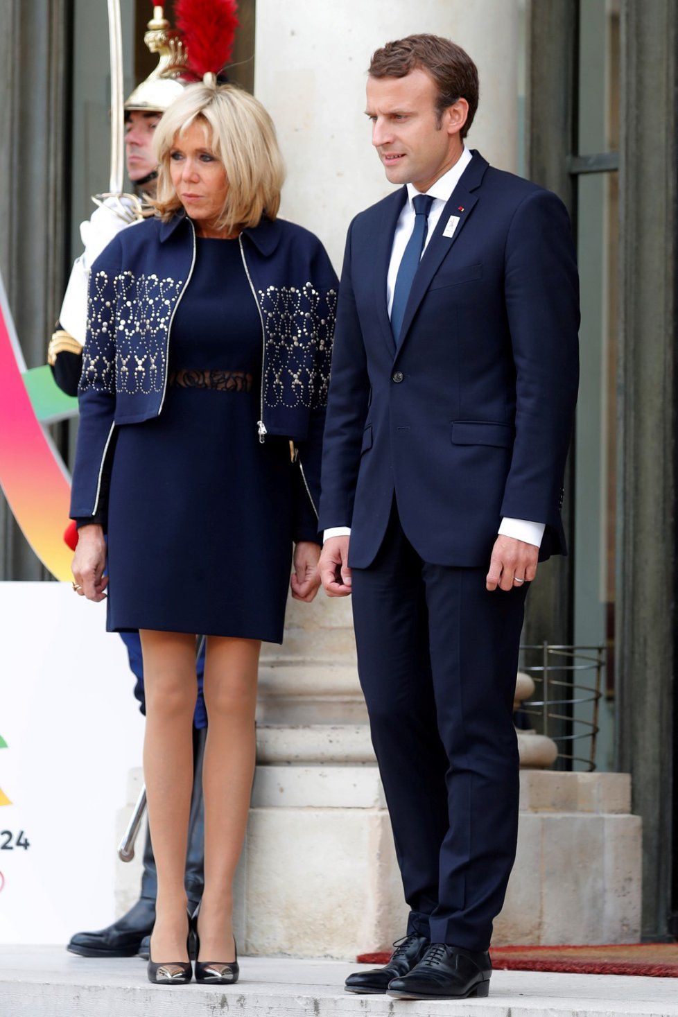 Krátkými šaty je první dáma Francie Brigitte Macronová pověstná. Její věk, 65 let, by jí hádal málokdo.