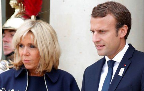 Prezident Macron s manželkou Brigitte.