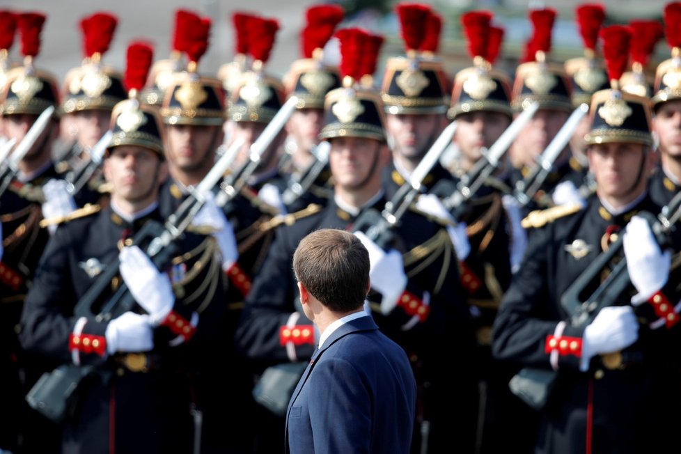 Prezident Francie Emmanuel Macron na vojenské přehlídce při oslavách Dne Bastily v Paříži.