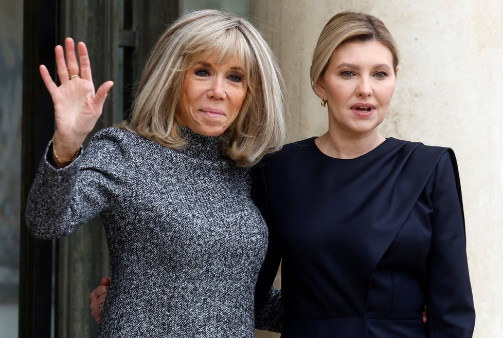 Francouzská první dáma Brigitte Macronová a ukrajinská první dáma Olena Zelenská v Paříži (12. 12. 2022)