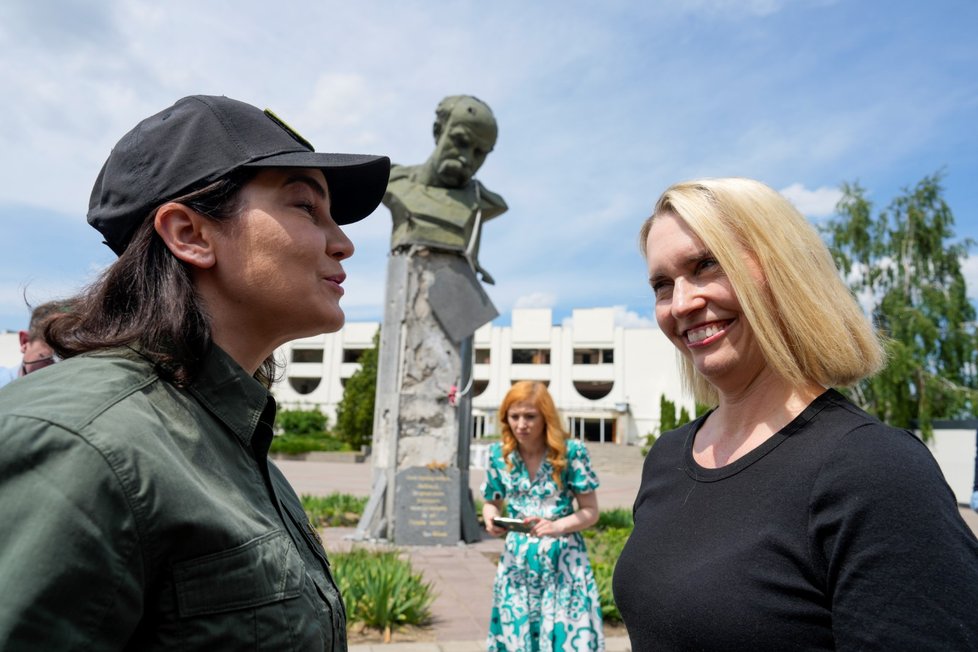 Válka na Ukrajině: Návštěva Kyjeva americké velvyslankyně Bridget Brinkové (4.6.2022)