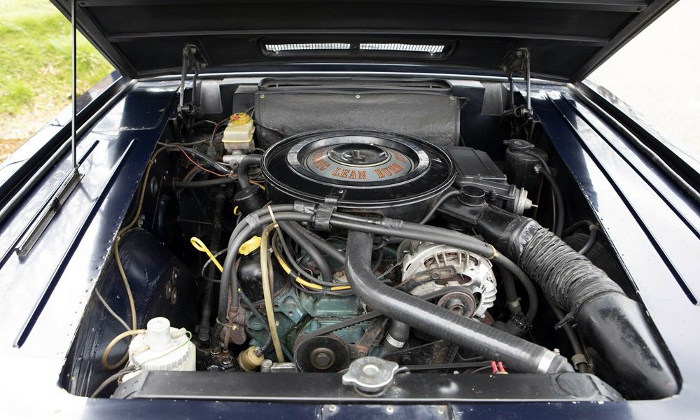 Pod kapotou Bristolu 412 druhé série se nacházel motor Chrysler V8 série LA o objemu 5,9 litru a výkonu 172 koní.