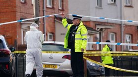 Dva chlapci ve věku 15 a 16 let dnes zemřeli po útoku nožem v Bristolu