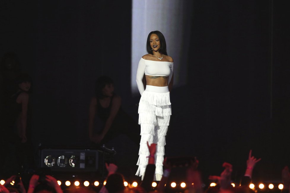 Rihanna na BRIT Awards 2016