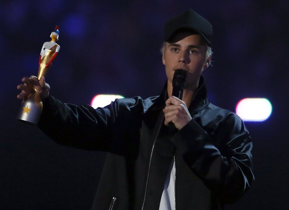 Justin Bieber byl oceněn jako nejlepší mezinárodní zpěvák.