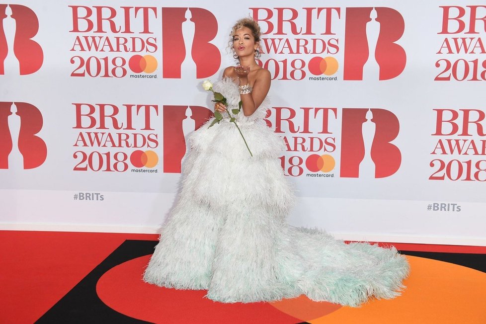 Rita Ora na udílení Brit Awards