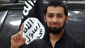 Brit Talha Asmal (†17) se na příkaz velitelů ISIS zabil při sebevražedném atentátu v Iráku. Jeho rodina za to ISIS kritizuje.