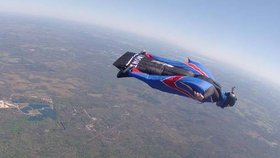 Britský parašutista skočil bez padáku ze 730 metrů