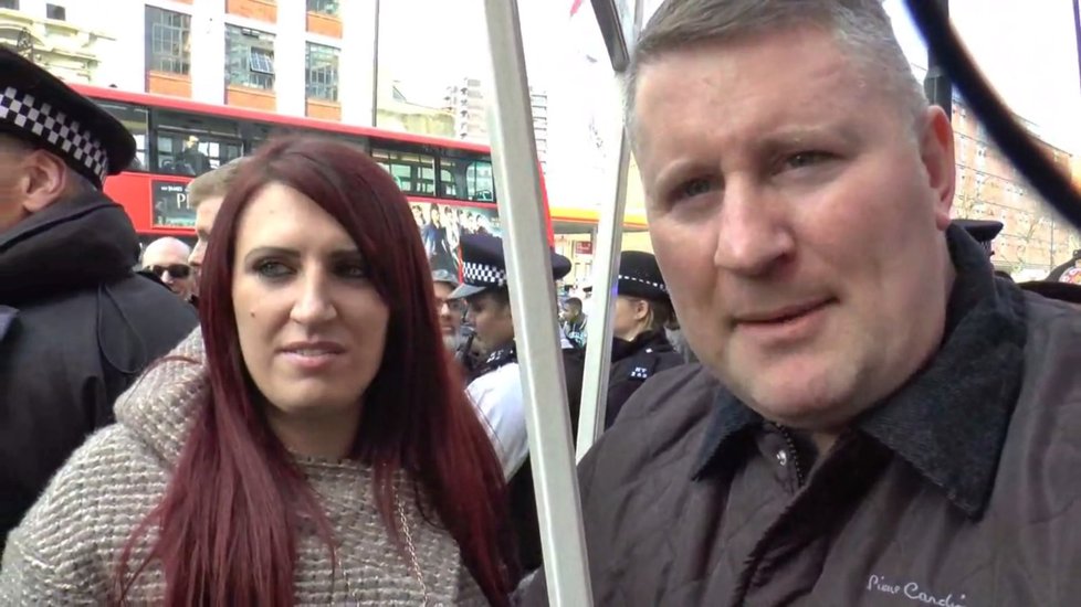 Golding s partnerkou, jádro hnutí Britain First.