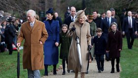 Britská královská rodina vyrazila na bohuslužbu v Sandringhamu (25. 12. 2023)