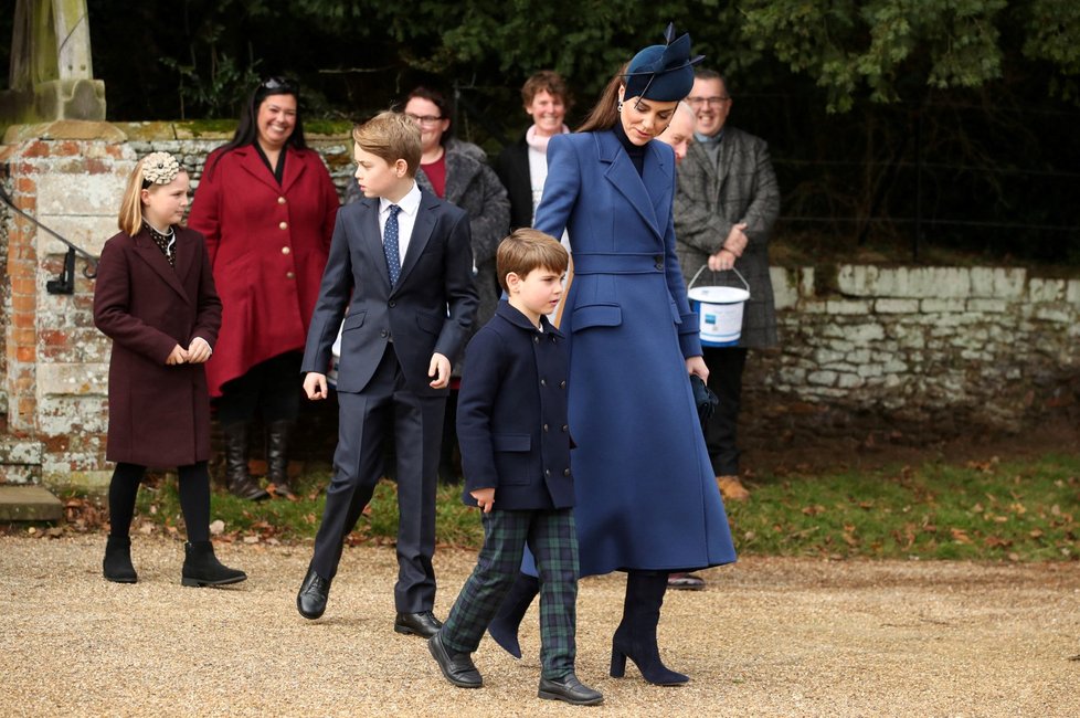 Britská královská rodina cestou na bohoslužbu v Sandringhamu (25. 12. 2023).