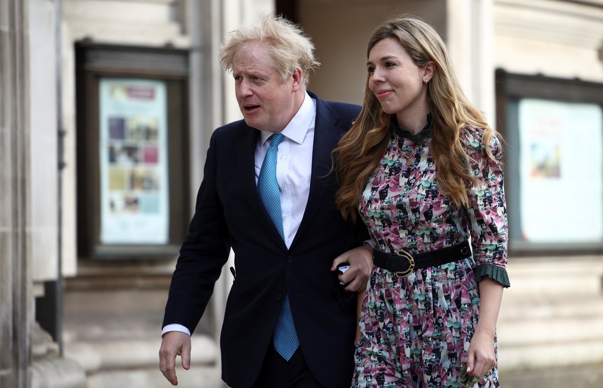 Britský premiér Boris Johnson s Carrie Symondsovou.